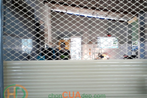 Cửa cuốn mắt võng sơn tĩnh điện - Inox304 cao cấp 