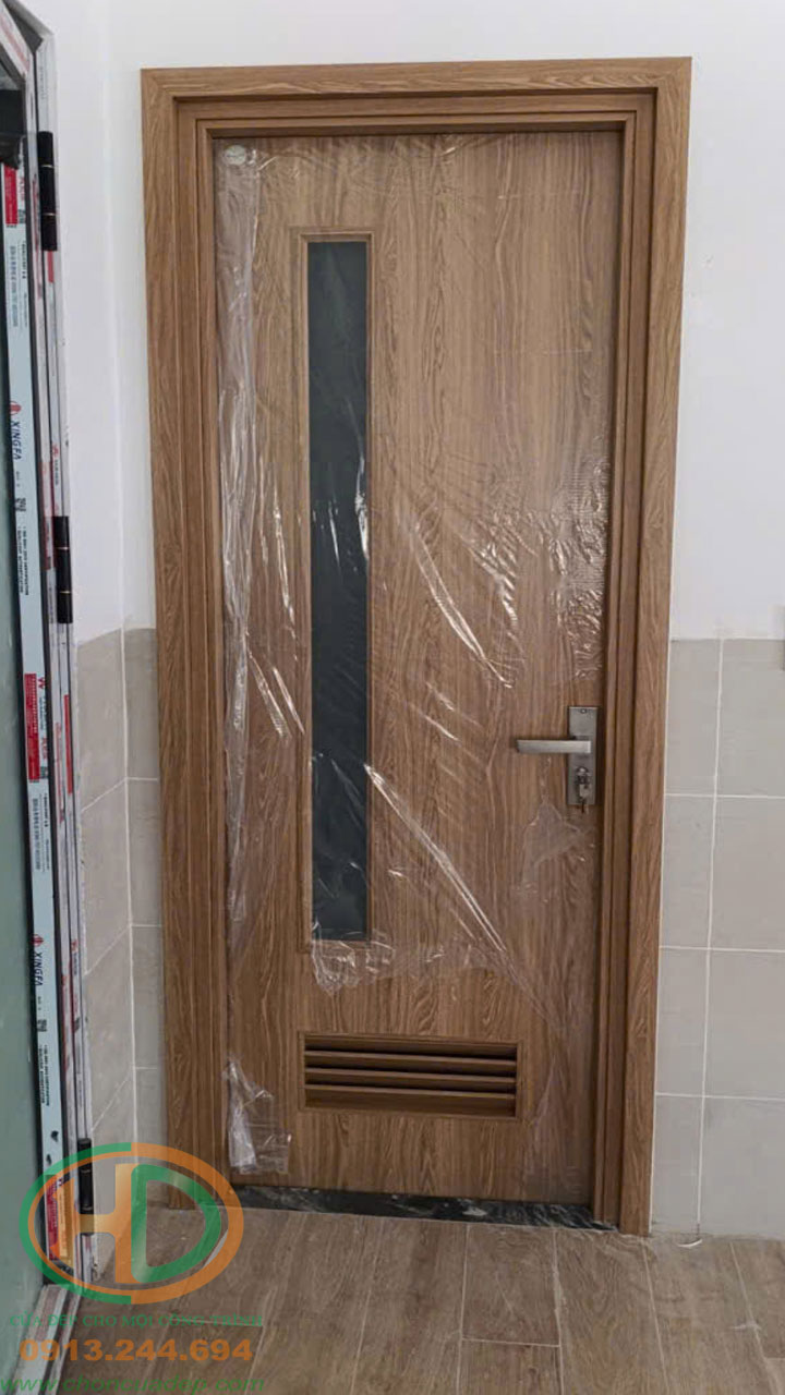 cửa nhua-composite hoàn thiện