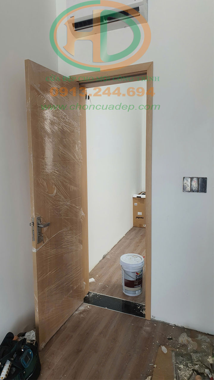 Cửa composite phong cách hiện đại Long Thành
